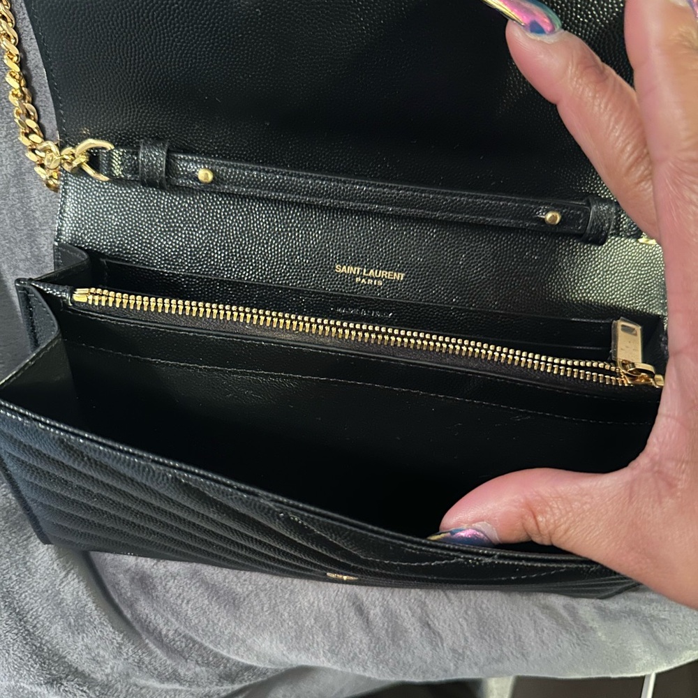 Saint Laurent
YSL Monogram Large Wallet on Chain in Grained Leather - Black - Picture 5 of 10